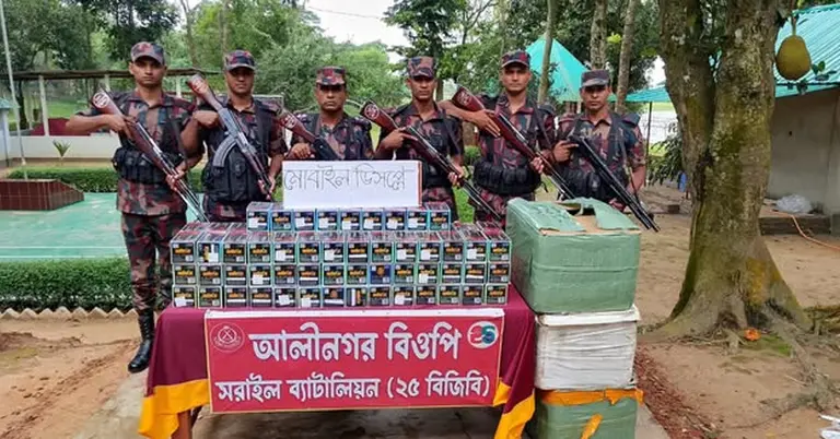 বিজিবির অভিযানে মোবাইল ফোনের ডিসপ্লে উদ্ধার